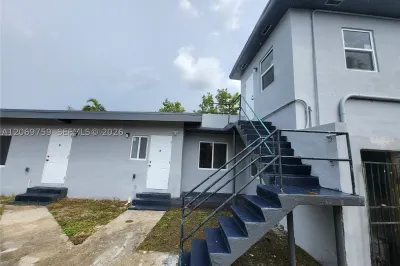 729 NW 55th Ter 1