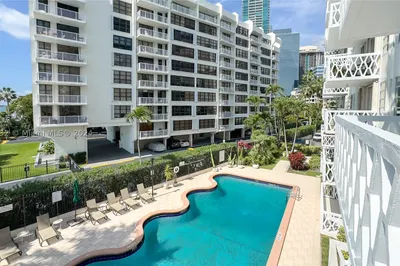 1430 Brickell Bay Dr #305 1