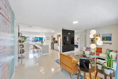 3557 Lloyd Drive 1