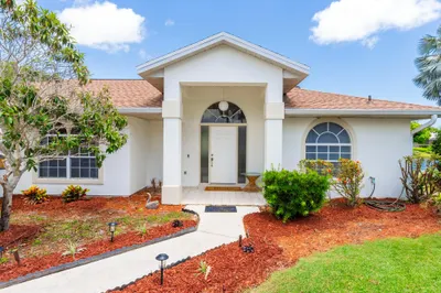 1123 SW Oak Hollow Court 1