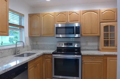 2810 SW NATURA Boulevar #D 1