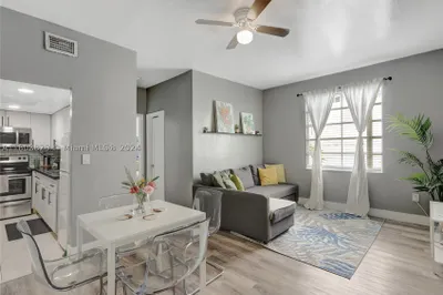 750 Collins Ave #305 1