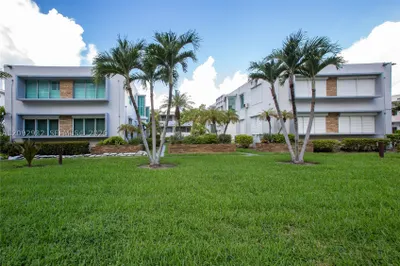 10178 Collins Ave #202 1