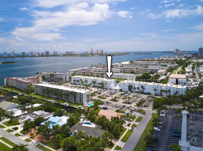 Just Listed | 104 Paradise Harbour Boulevard #402