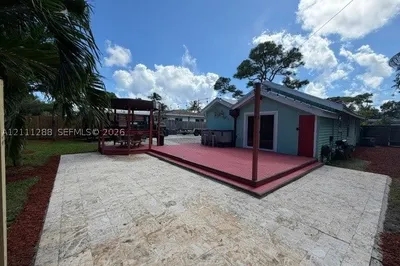 1033 NE 34th St 1