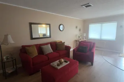 1920 NE 51ST Court #201 1