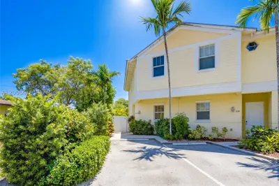 840 NE 14th Pl 1
