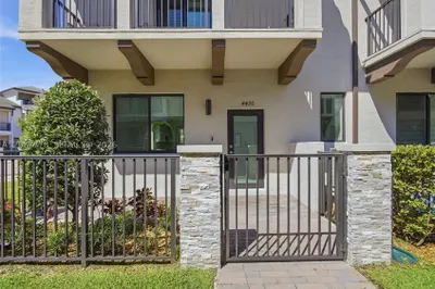 4426 NW 83 Pkwy 0 1