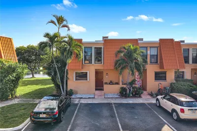 9100 Orchid Tree Ln #137 1
