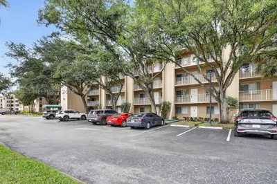 9470 Tangerine Pl #105 1