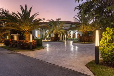 290 NW 6th Street 1