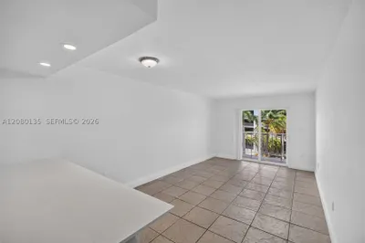 453 SW 2nd St #301C 1