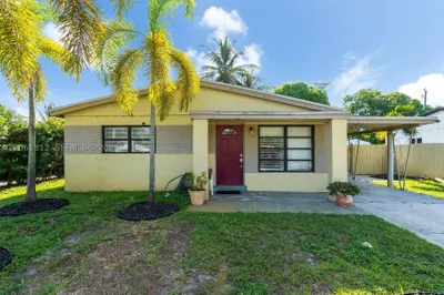 4873 SW 44th Ter 1