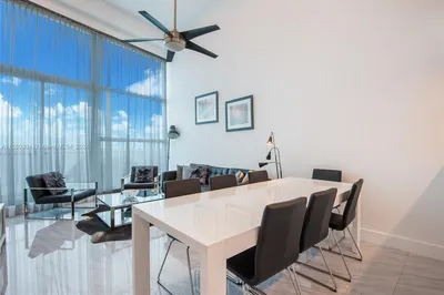 5445 Collins Ave #M14 1