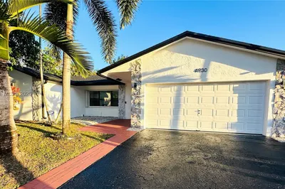 4930 SW 11th Cir 1