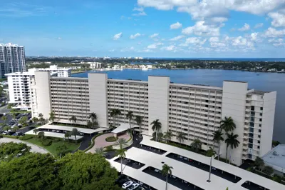 130 Lakeshore Drive #821 1