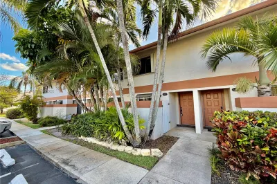4403 SW 70th Ter #4403 1