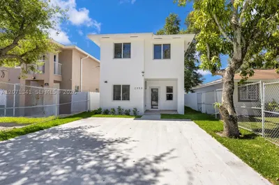 2770 NW 44 St 1