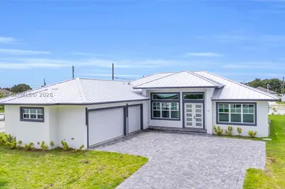 121 SW Sea Lion Rd 1