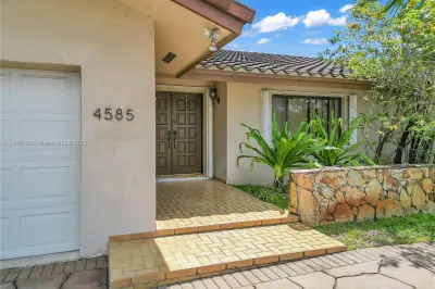 4585 SW 87th Ave 1