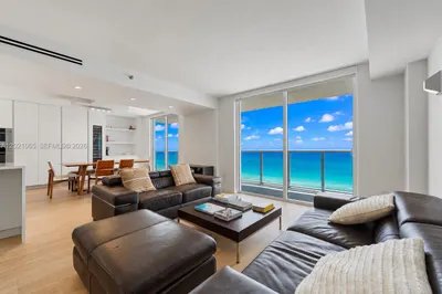 2457 Collins Ave #1703 1