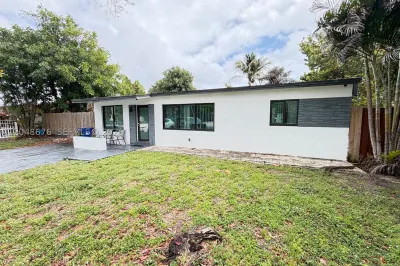 3360 NE 12th Ter 1