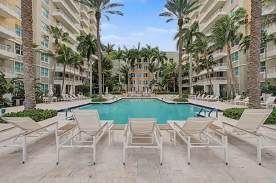 625 Casa Loma Boulevard #1402 1