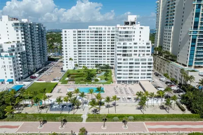 5005 Collins Ave #506 1