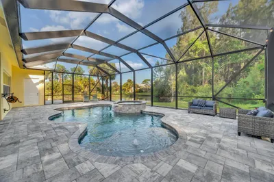 POOL & SPA