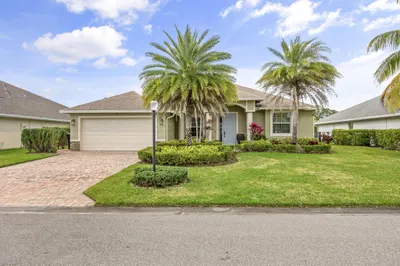 298 SW Vista Lake Drive 1