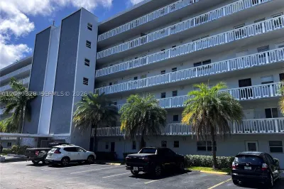 320 NE 12th Ave #605 1
