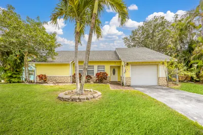 707 SE Hibiscus Ave-2