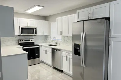 New Kitchen w/Cuartz Counters