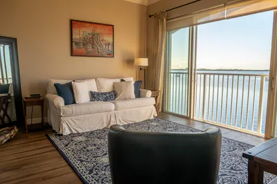 30 HARBOUR ISLE Drive W #305 1