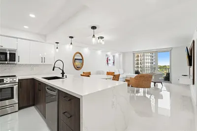 5701 Collins Ave #503 1