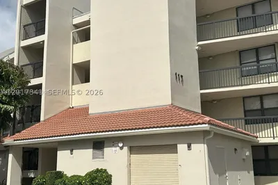 117 Lake Emerald Dr #308 1