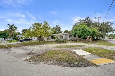 3630 SW 40th Street 1
