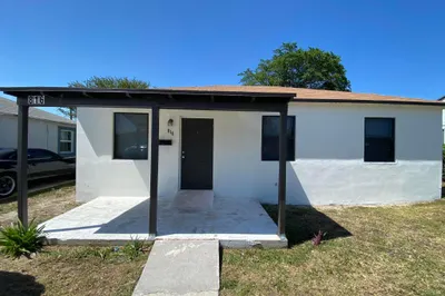 816 W 4th Street 1