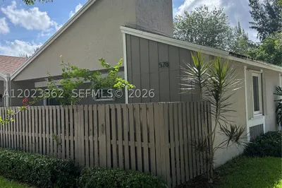 578 Woodgate Cir #E 1