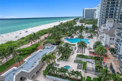 4779 Collins Ave #506 1
