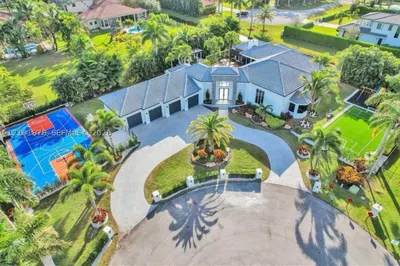 11400 NW 7th St 1