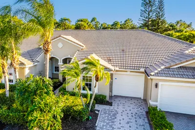 331 NW Broken Oak Trail 1