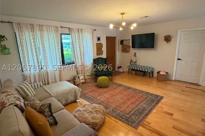 401 SE 3rd Pl 1