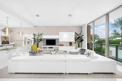 9501 Collins Ave #6 1