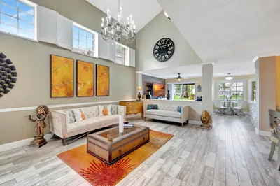 HUGE LIVING ROOM