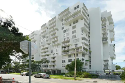150 SE 25th Rd #11F 1