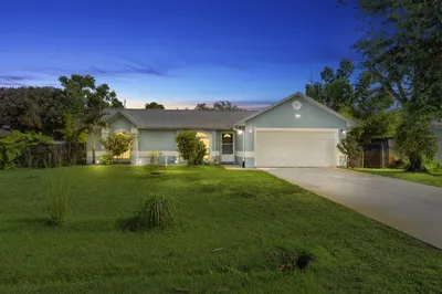 2182 SE South Buttonwood Drive 1