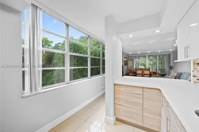 9400 Live Oak Pl #305 1