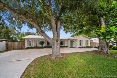 5906 Papaya Drive 1