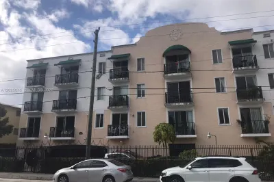 400 SW 2nd St #201 1